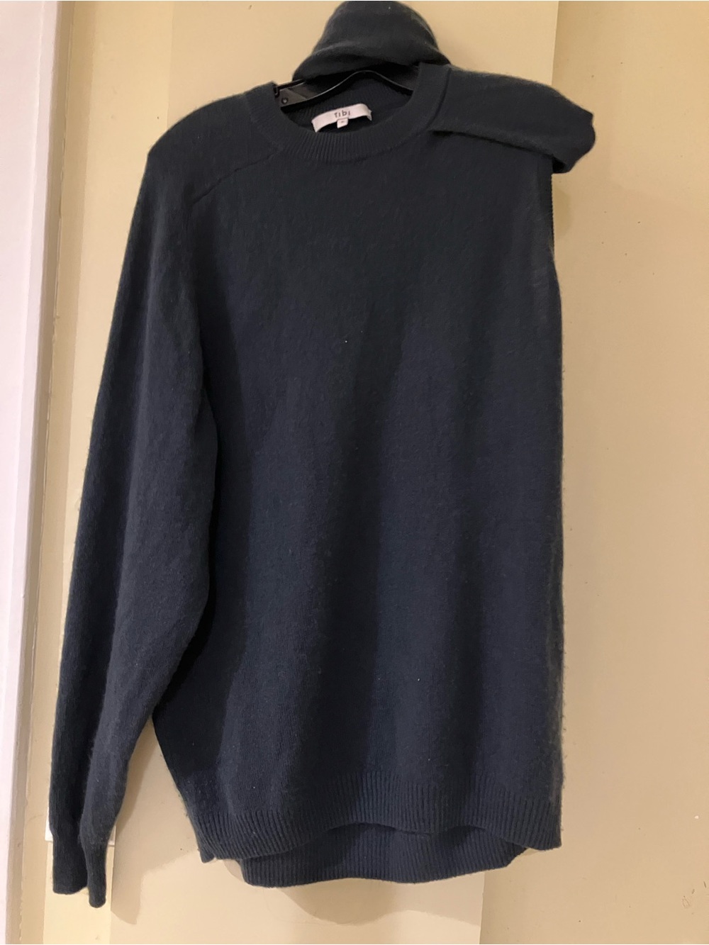 $625 Feather Weight Cashmere Cutout Sleeve Pullover In Dark Slate - Picture 7 of 10